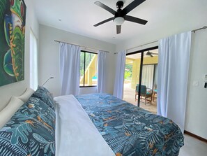 5 chambres, coffres-forts dans les chambres, lit parapluie