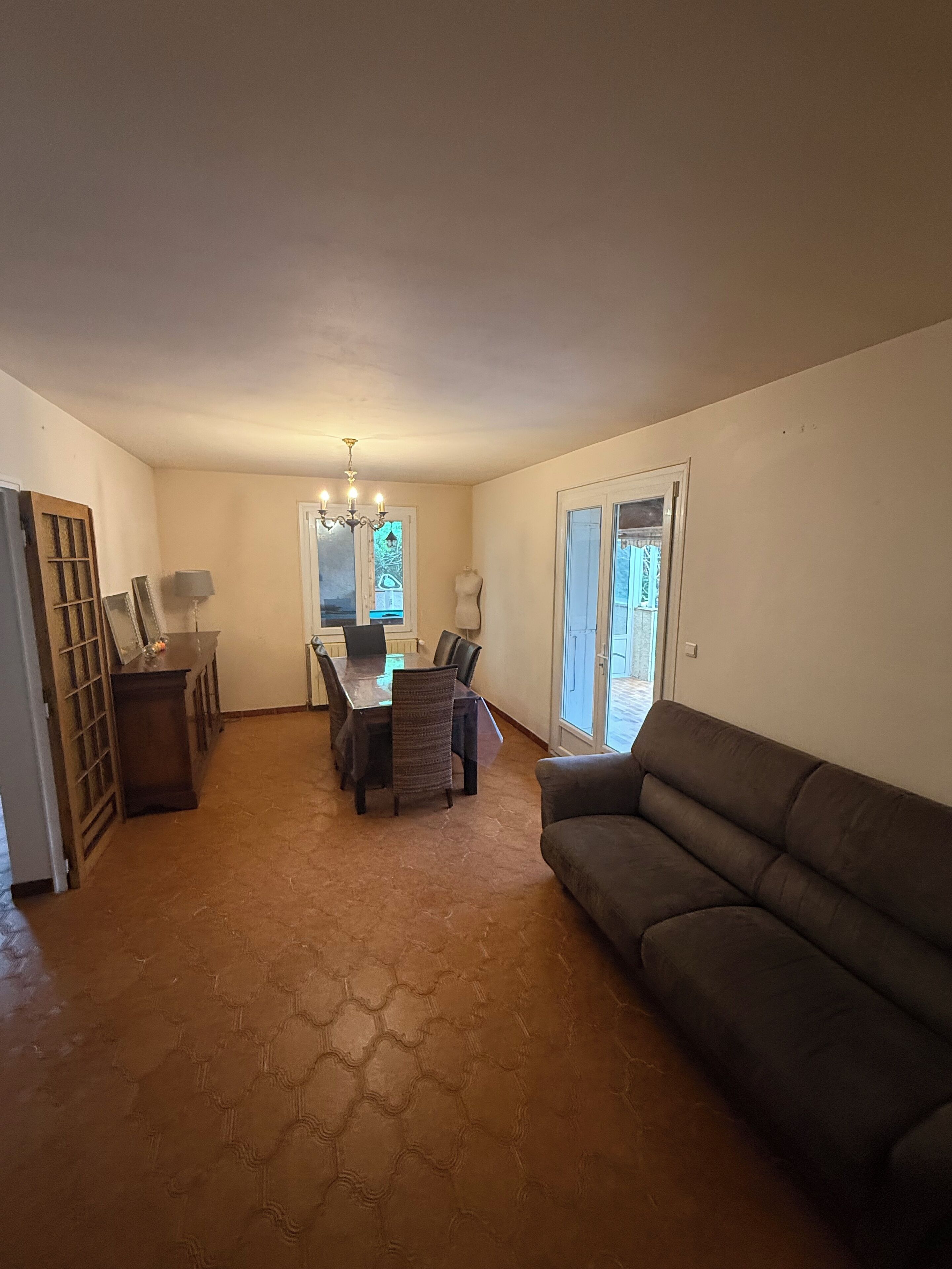 智能電視、壁爐、足球機、乒乓球設施