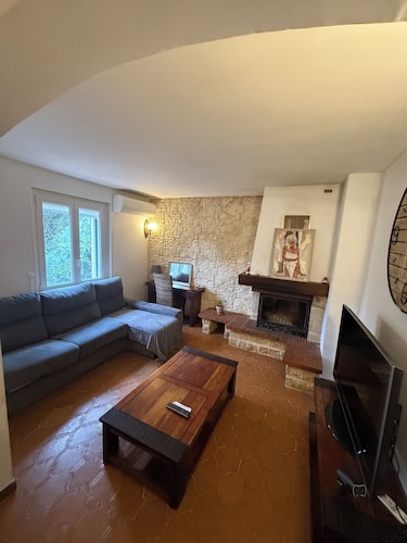 Maison d’hôte calme au cœur du village de Barjols Billard Baby jacuzzi Animaux