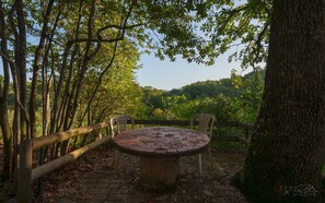 Outdoor dining - Unusual Atypique for nature lovers in a peaceful setting in the heart of Barjols (Barjols)