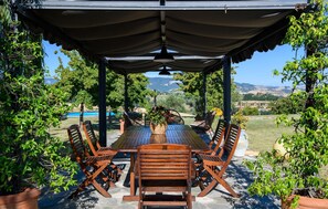 Outdoor dining - Gorgeous home in Terre Roveresche (Terre Roveresche)