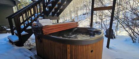 Outdoor spa tub