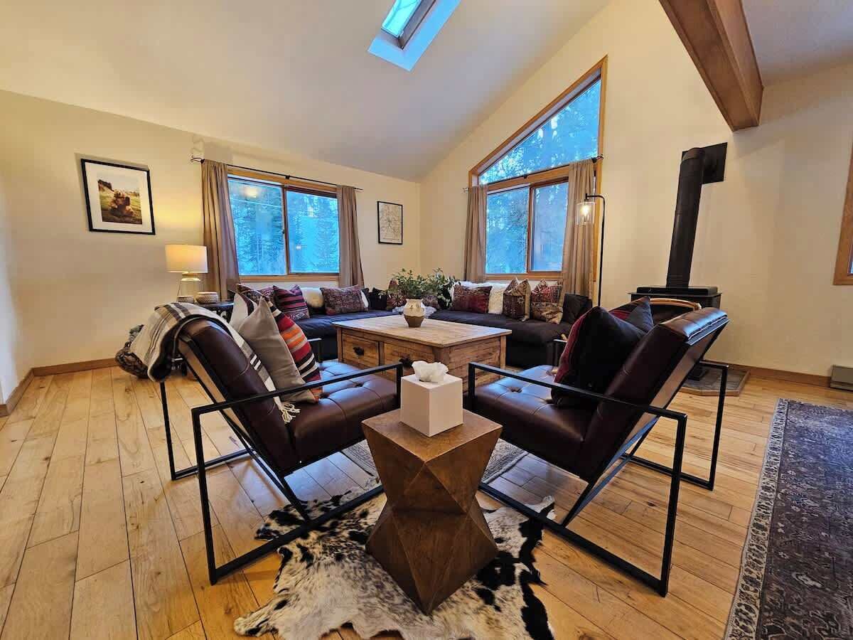 TV, fireplace, video games, DVD player