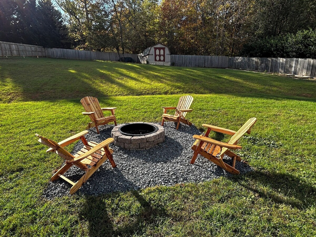 Photo 14 of Spacious 4-bedroom home in charming Travelers Rest with WiFi & Firepit.