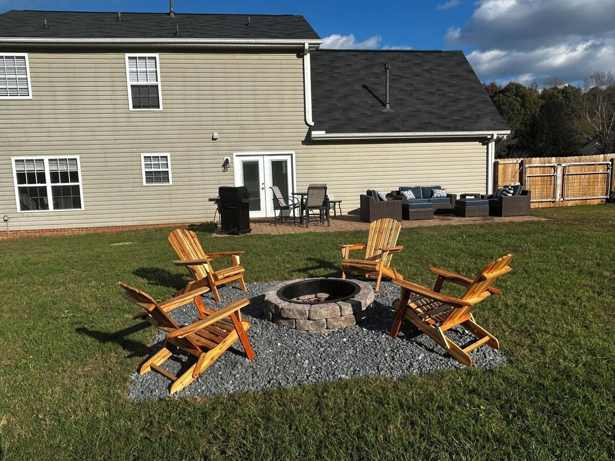 Photo 10 of Spacious 4-bedroom home in charming Travelers Rest with WiFi & Firepit.