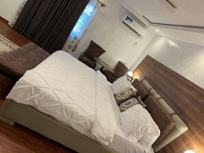Economy Apart Daire, Balkon, Şehir Manzaralı | 2 yatak odası, masa, dizüstü bilgisayar çalışma alanı, güneşlik/perde 