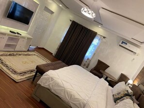 Economy Apart Daire, Balkon, Şehir Manzaralı | 2 yatak odası, masa, dizüstü bilgisayar çalışma alanı, güneşlik/perde 