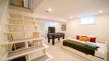 5 bedrooms, iron/ironing board, free WiFi, bed sheets