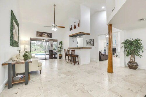 Sunny Oasis/ Pool/ Top Location /Big Patio/10 ppl