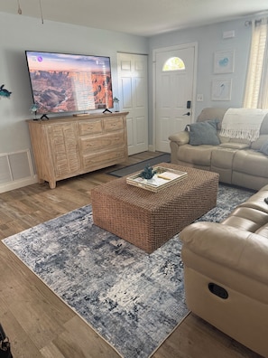 Smart TV - Minutes to Weeki Wachee Head Springs Pool AND hot tub! (Spring Hill)