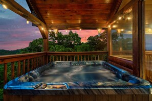Outdoor spa tub - Free Dollywood Tix/Endless Views/PoolTable/Theater (Pigeon Forge)