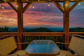 Outdoor dining - Free Dollywood Tix/Endless Views/PoolTable/Theater (Pigeon Forge)