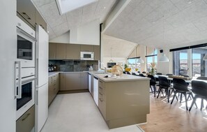 Fridge, microwave, dishwasher, coffee/tea maker
