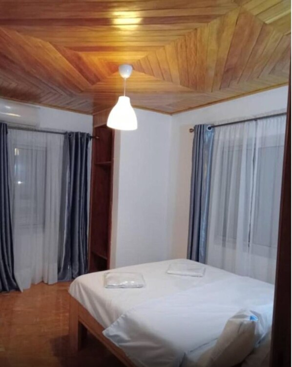 2 slaapkamers, een strijkplank/strijkijzer, wifi, beddengoed