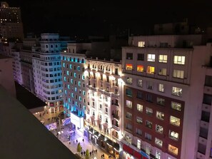Exterior - 10 apartment in gran vía with two balconies and views (Madrid)