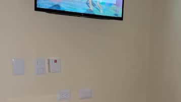 Room, 1 Queen Bed, Non Smoking, Garden View | Bathroom | Shower, towels, soap, toilet paper