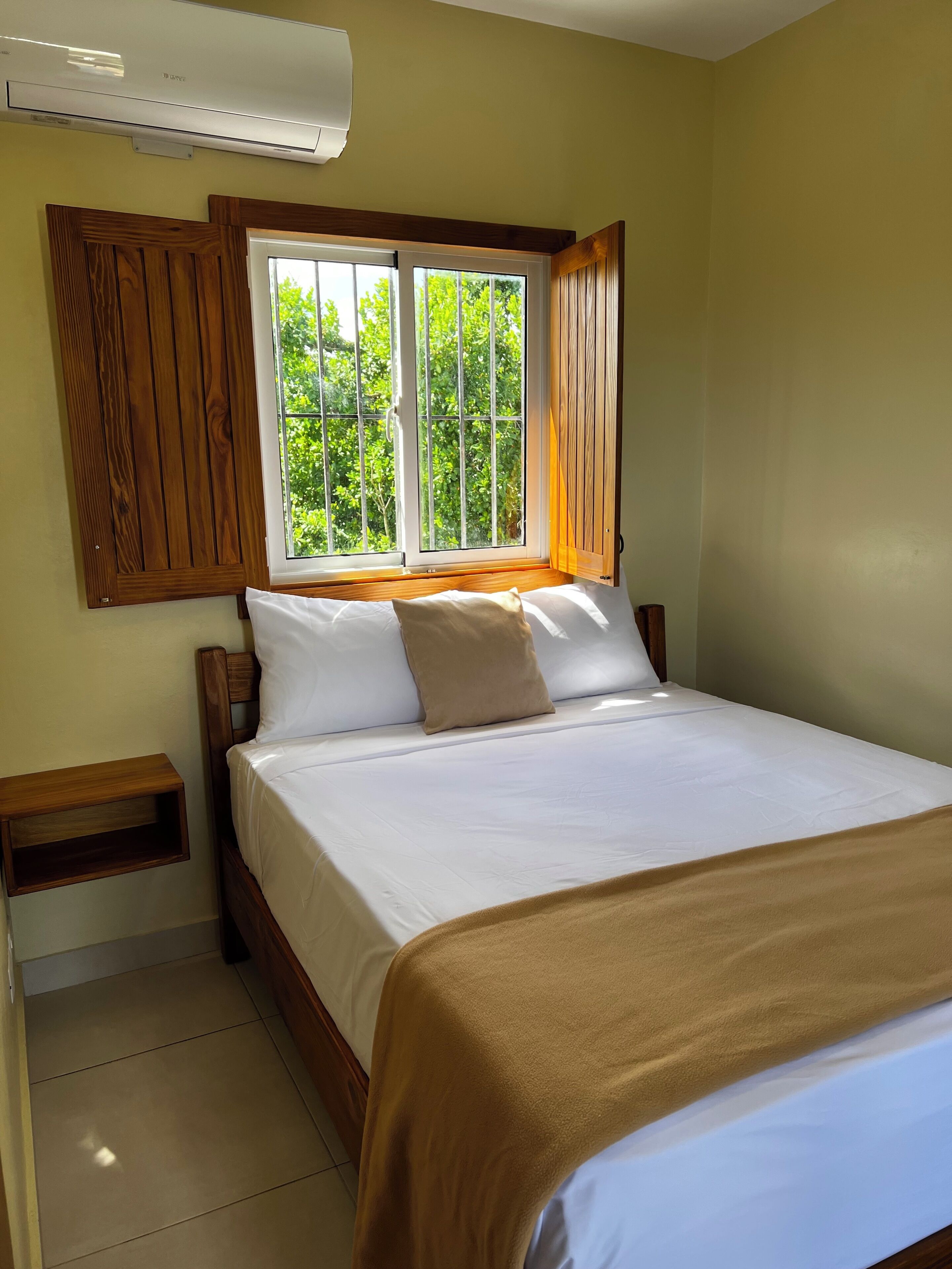 Room, 1 Queen Bed, Non Smoking, Garden View