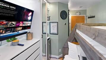 1 bedroom, desk, iron/ironing board, WiFi