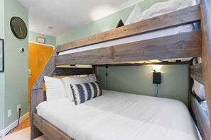 1 bedroom, desk, iron/ironing board, WiFi - Best Address in Breck — Walk to Gondola & Main St (Breckenridge)