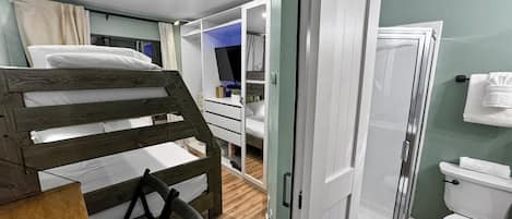 1 bedroom, desk, iron/ironing board, WiFi
