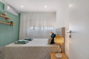 2 slaapkamers, een strijkplank/strijkijzer, gratis wifi, beddengoed