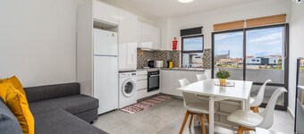 Appartement 'Cozy In Sagres' avec piscine partagée, Wi-Fi et climatisation