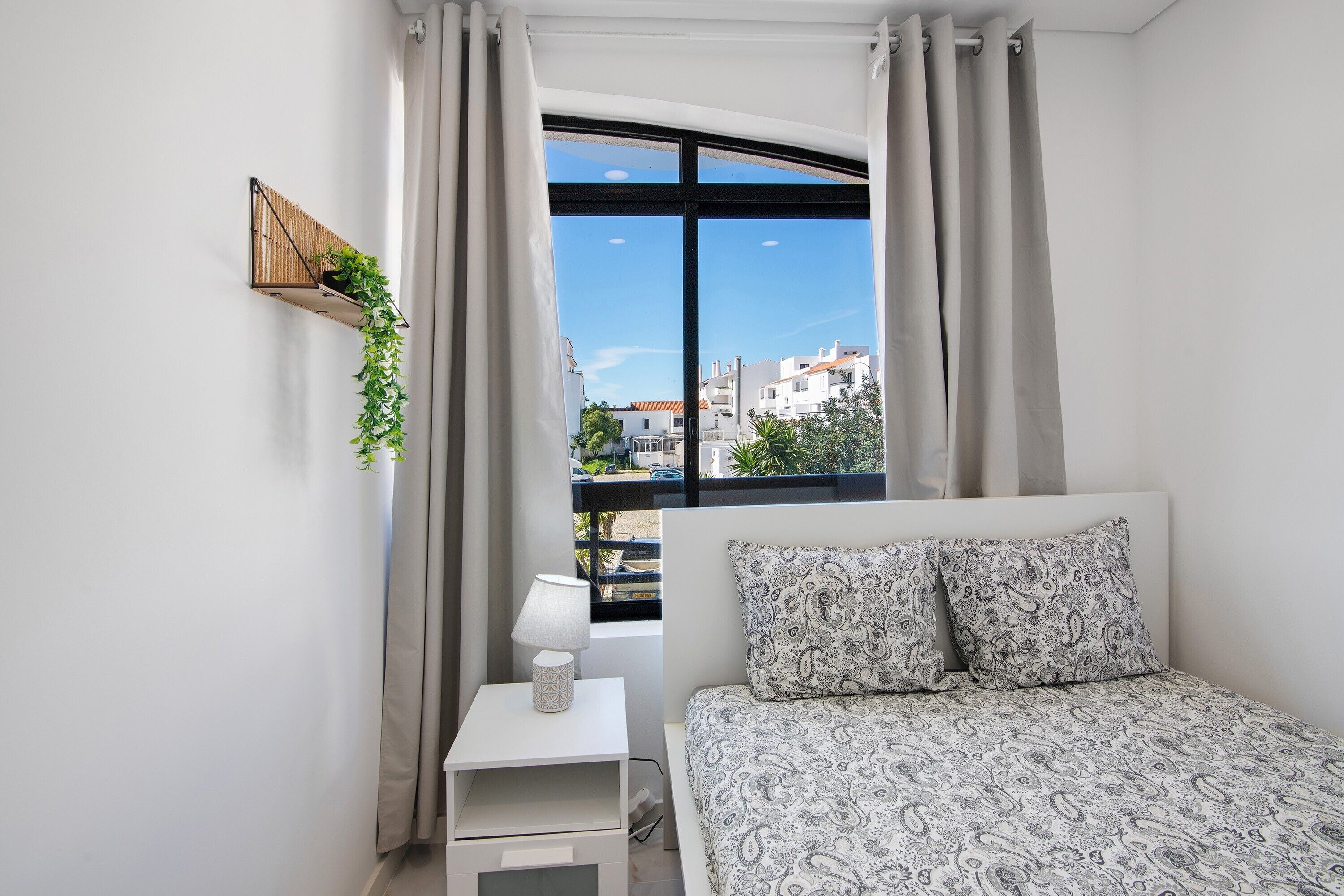 3 habitaciones, tabla de planchar con plancha y wifi gratis 