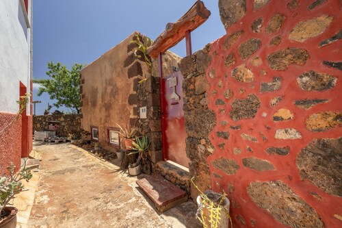 Holiday Home 'Casa Juaclo' with Sea View, Wi-Fi and Air Conditioning