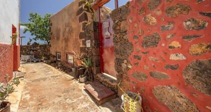 Holiday Home 'Casa Juaclo' with Sea View, Wi-Fi and Air Conditioning