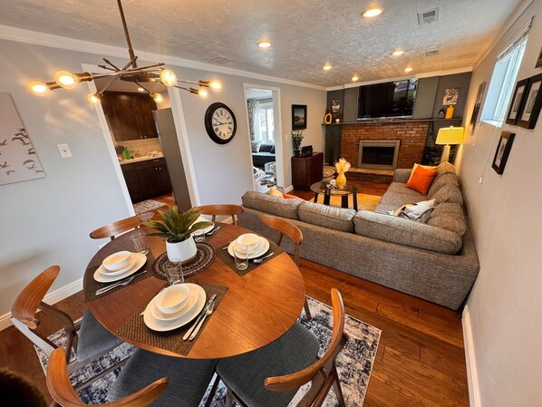 Smart TV, computer monitors