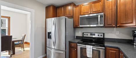 Refrigerador y parrilla de estufa