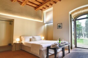 1 chambre, lit parapluie, Wi-Fi gratuit, draps fournis