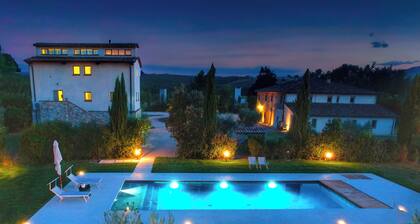 Exclusive farmhouse with heated swimming pool