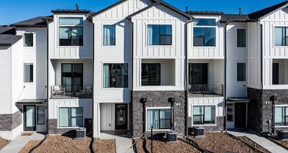 Roam Ski Den R5949A | Snowbasin Escape |2BR & 2 Ba