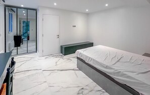 4 bedrooms, iron/ironing board, travel cot, free WiFi