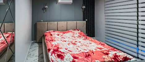 4 bedrooms, iron/ironing board, travel cot, free WiFi