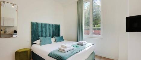 1 habitación, tabla de planchar con plancha, wifi y ropa de cama