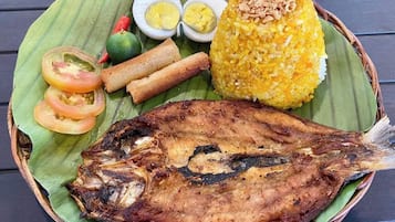 Desayuno a la carta todos los días (con cargo)