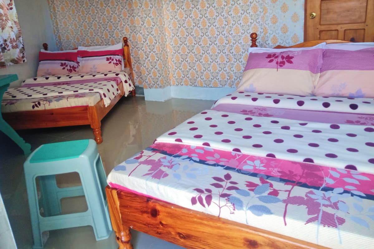 Comfort Quadruple Room, Balcony, Mountain View | Bed sheets