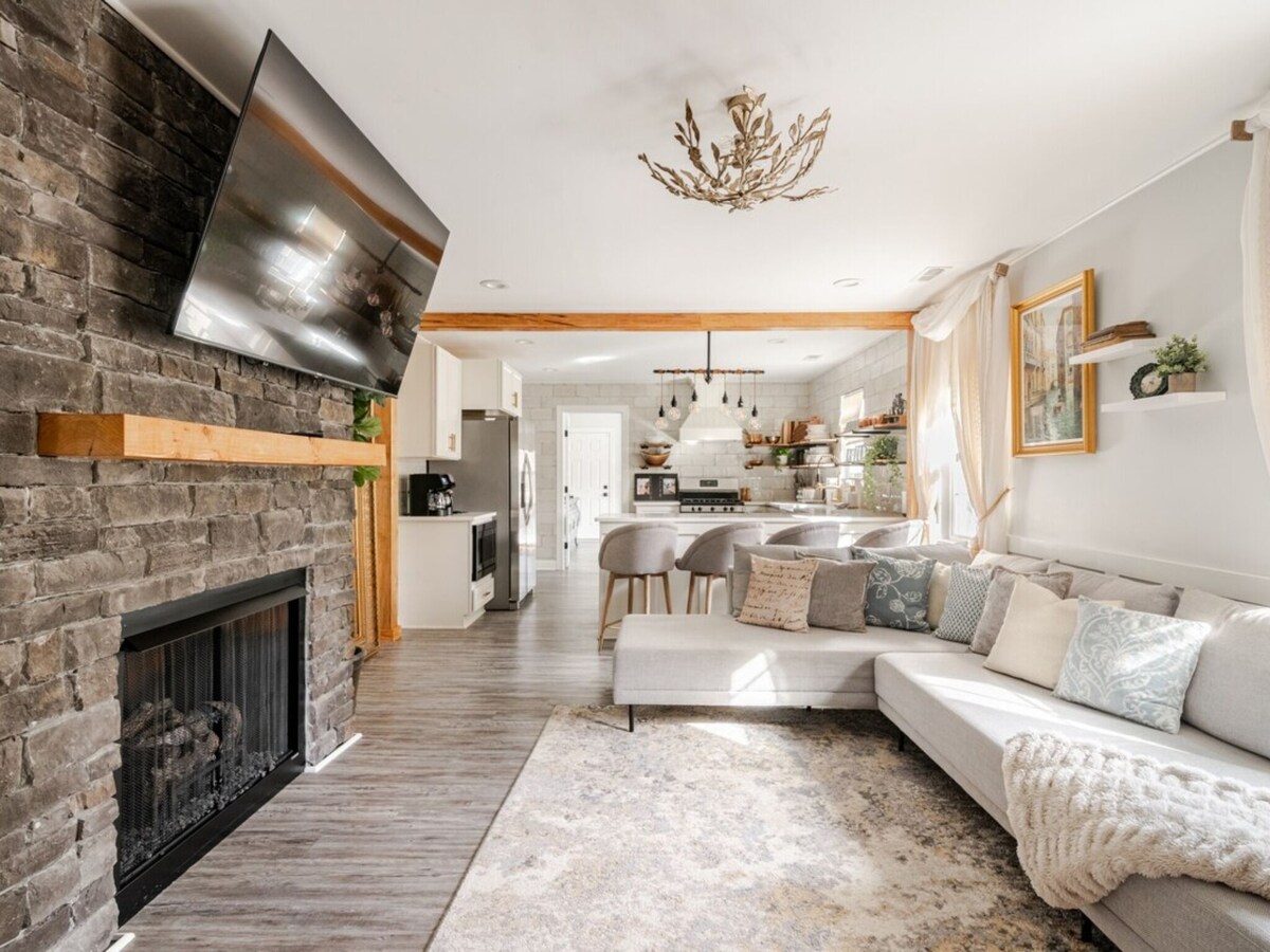 Venetian: Barrell Sauna, Hot Tub, Cold Plunge, Red Light Therapy & more