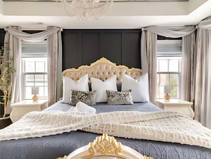 4 bedrooms, desk, iron/ironing board, WiFi - Venetian: Barrell Sauna, Hot Tub, Cold Plunge, Red Light Therapy & more (Charlotte)