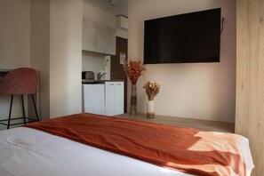 2 chambres, fer et planche à repasser, Wi-Fi, draps fournis