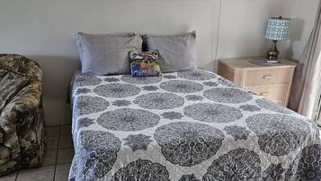 Iron/ironing board, internet, bed sheets