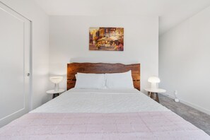 3 chambres, bureau, fer et planche à repasser, accès au Wi-Fi (inclus)