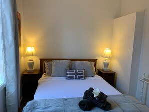 3 chambres, fer et planche à repasser, Wi-Fi, draps fournis