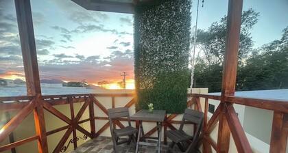 Charming 3-bedroom house with WiFi and AC in Santa Ana, El Salvador