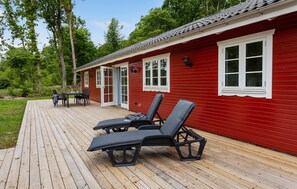 Outdoor dining - Stunning home in Glesborg with sauna (Glesborg)