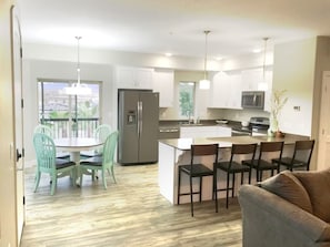 Mikrowelle, Ofen, Herdplatte, Geschirrspüler