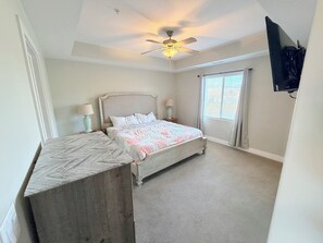 2 bedrooms, iron/ironing board, WiFi, bed sheets - Modern 2-bedroom condo in sunny St. George with Pool, WiFi, AC (St. George)