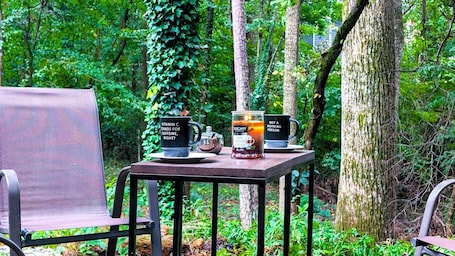 Outdoor dining. Cozy 2BR Retreat • Near Lake Lanier & Mall of GA • Private, Peaceful, Festive